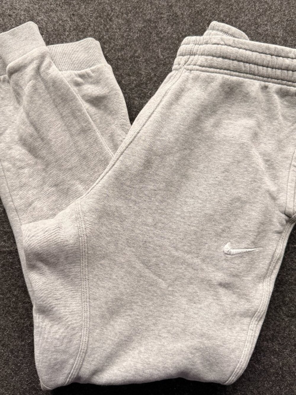 Nike Men’s Medium Light Gray Jogger Sweatpants